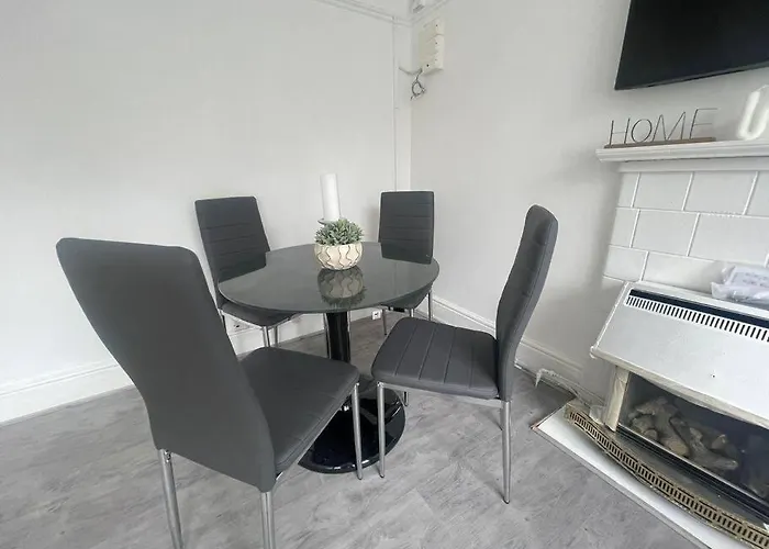 Lovable 2 Bedroom Flat On Tower Bridge
