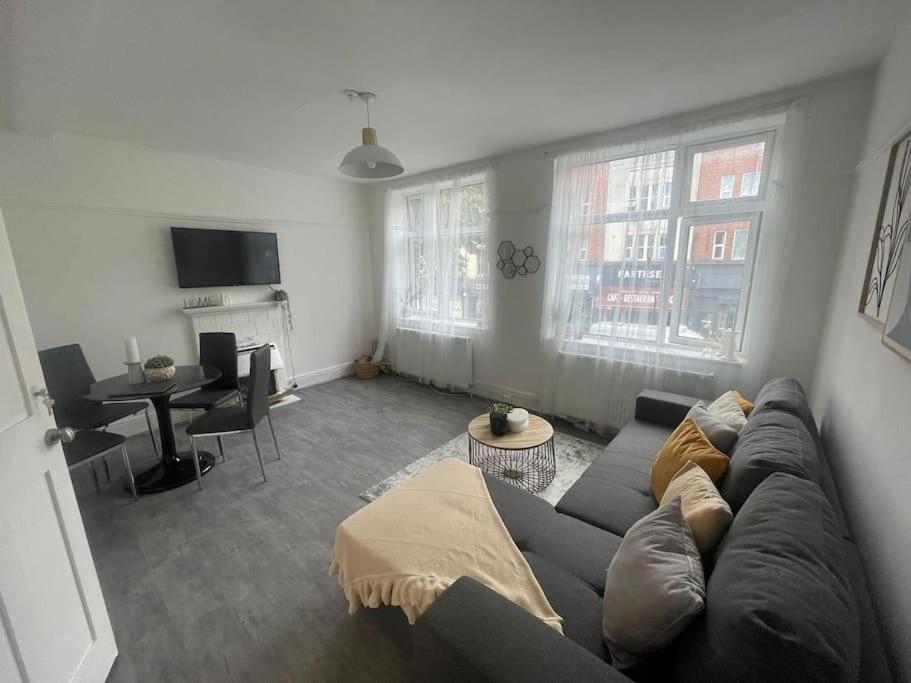Lovable 2 Bedroom Flat On Tower Bridge * Londen